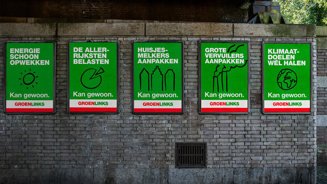 GroenLinks-posters onder een viaduct